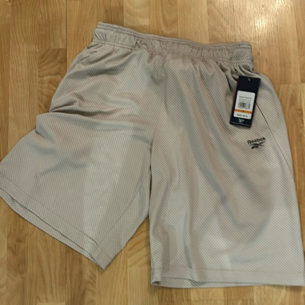 Reebok Medium Silver Cloud open shot bball shorts